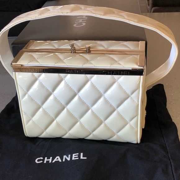 CHANEL Handbags - VTG CHANEL WHITE QUILTED BOX BAG